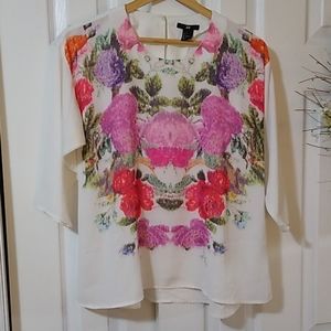 Gorgeous off-white top with front floral print